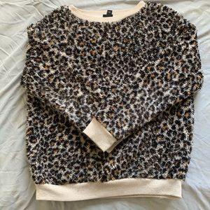 Soft leopard print sweater size 10-12 🐆